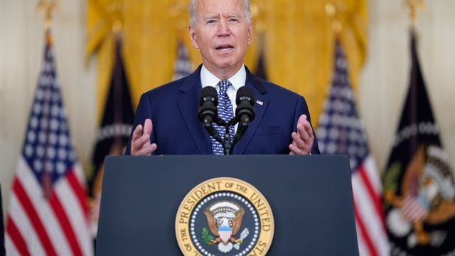 Zwar wurde die Wunschliste von US-Präsident Joe Biden zusammengestutzt, es handelt sich dem Weißen Haus zufolge dennoch um die größten Infrastruktur-Investitionen seit Jahrzehnten. Zwar wurde die Wunschliste von US-Präsident Joe Biden zusammengestutzt, es handelt sich dem Weißen Haus zufolge dennoch um die größten Infrastruktur-Investitionen seit Jahrzehnten.