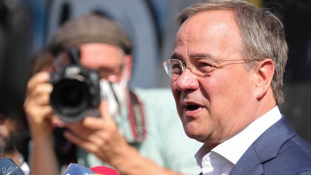 Armin Laschet (CDU), Kanzlerkandidat der Union, bei einem Wahlkampftermin in Frankfurt. Armin Laschet (CDU), Kanzlerkandidat der Union, bei einem Wahlkampftermin in Frankfurt.