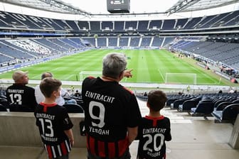 Zum Heimspiel von Eintracht Frankfurt gegen den FC Augsburg dürfen 25.