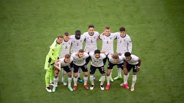 Die deutsche Nationalmannschaft rutschte auf Platz 16 der Weltrangliste ab. Die deutsche Nationalmannschaft rutschte auf Platz 16 der Weltrangliste ab.