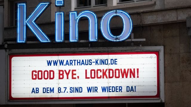 Gerade erst durften Kinos wieder für Besucherinnen und Besucher öffnen - könnte schon im Herbst wieder alles dicht sein?. Gerade erst durften Kinos wieder für Besucherinnen und Besucher öffnen - könnte schon im Herbst wieder alles dicht sein?.