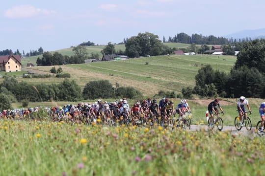 Das Fahrerfeld auf der Etappe von Chocholow nach Bielsko-Biela.