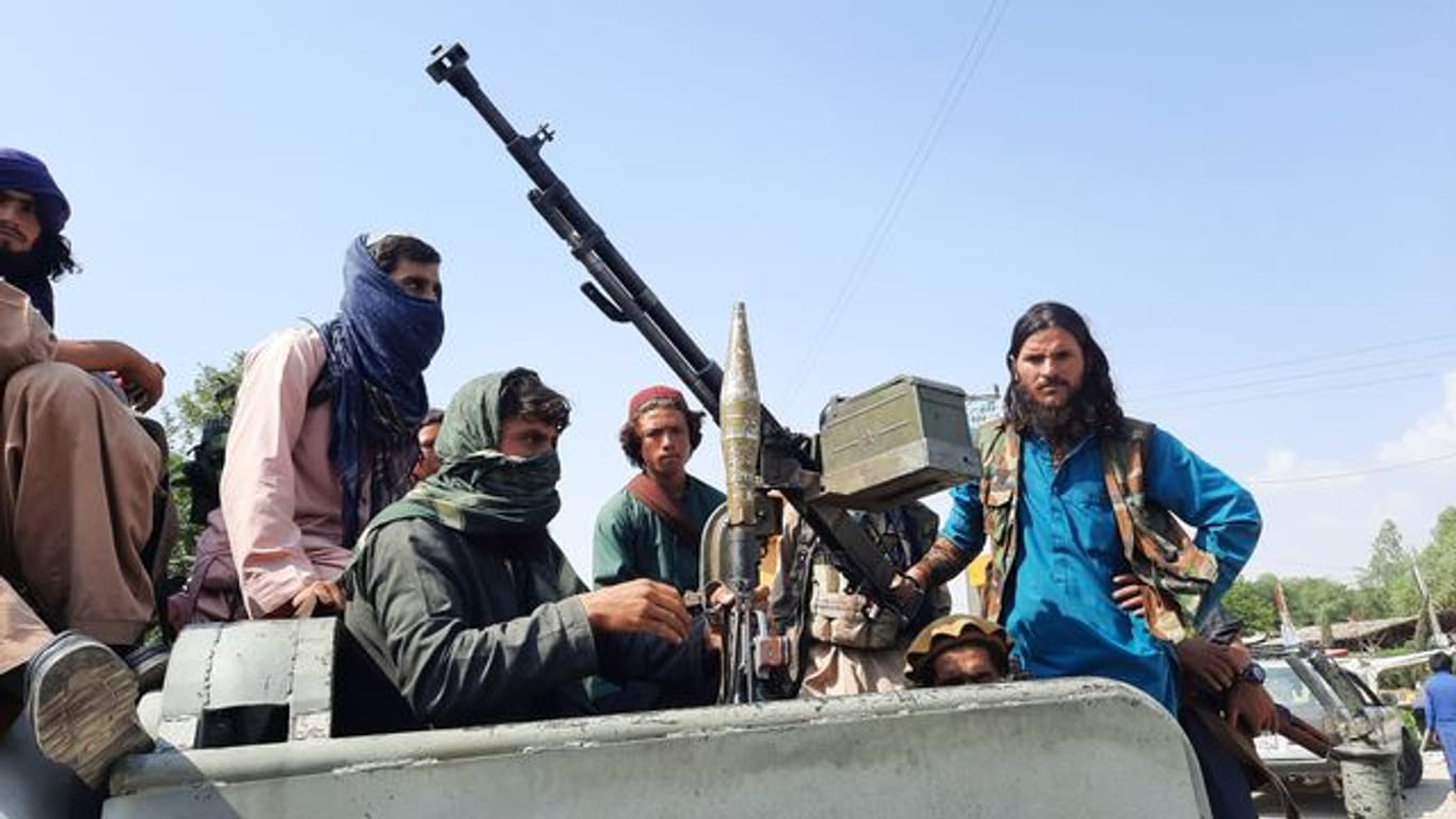 Taliban-Kämpfer in Mehtarlam, Hauptstadt der afghanischen Provinz Laghman.