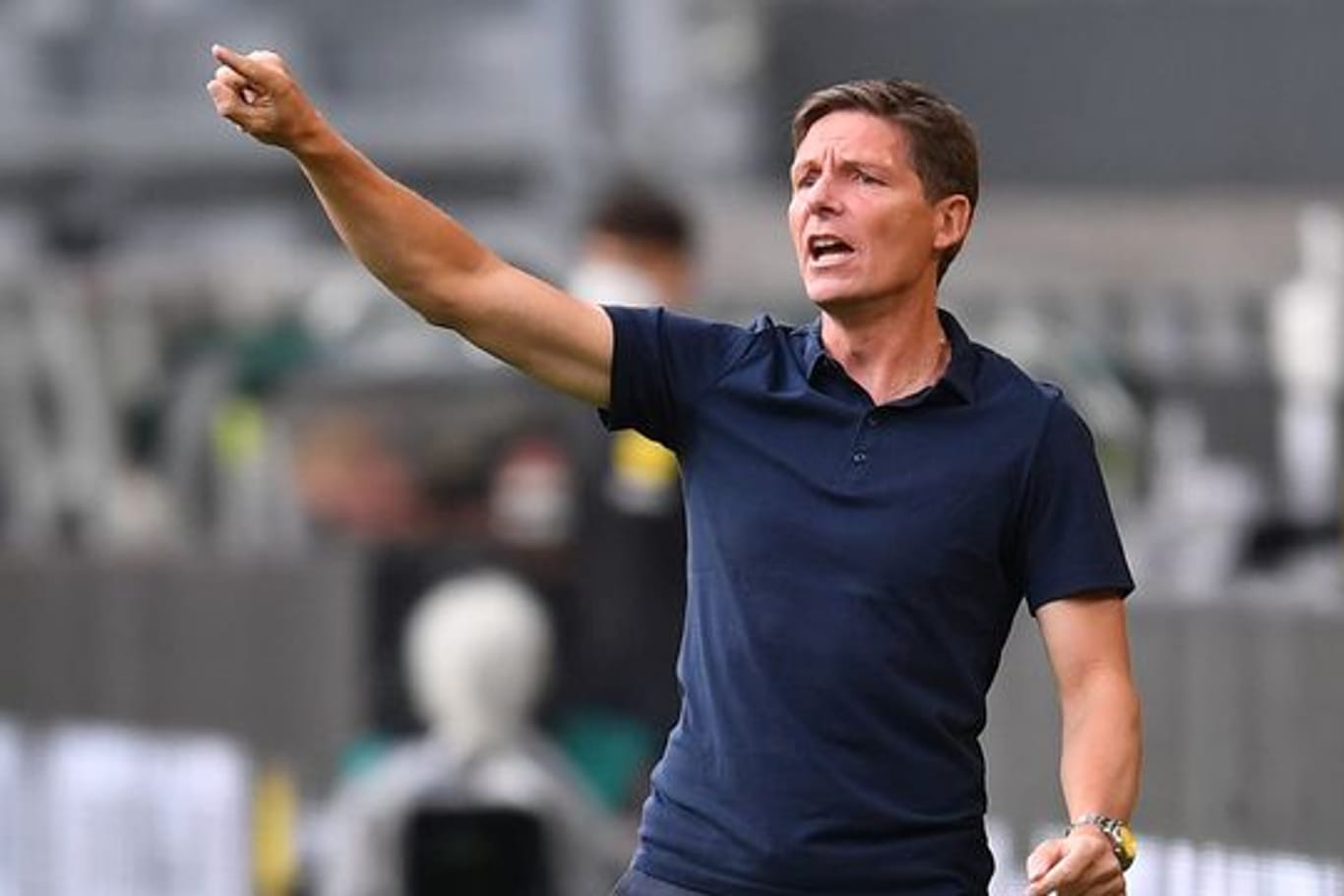 Frankfurts Trainer Oliver Glasner war nach der klaren Niederlage in Dortmund bedient.