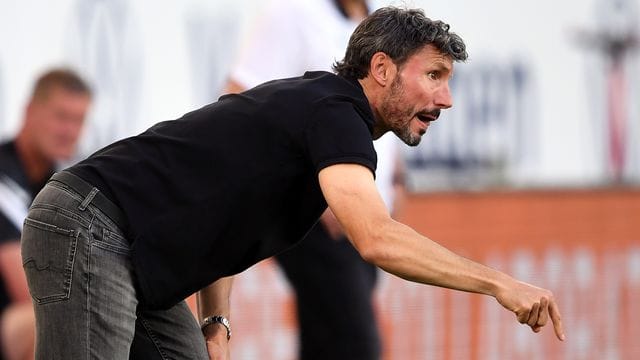 Mark van Bommel feierte seinen ersten Sieg als Bundesliga-Trainer.