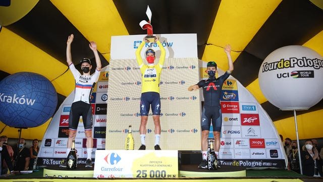 Das Podium der Polen-Rundfahrt um Gesamtsieger Joao Almeida (M).