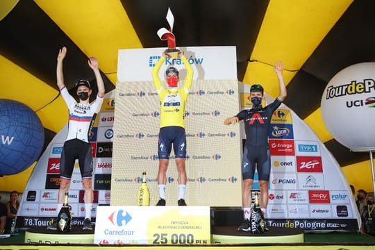 Das Podium der Polen-Rundfahrt um Gesamtsieger Joao Almeida (M).