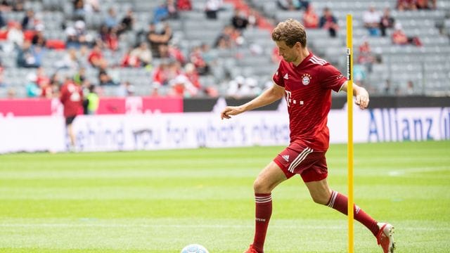 Thomas Müller hat nach eigenen Worten viel von Gerd Müller gelernt. Thomas Müller hat nach eigenen Worten viel von Gerd Müller gelernt.