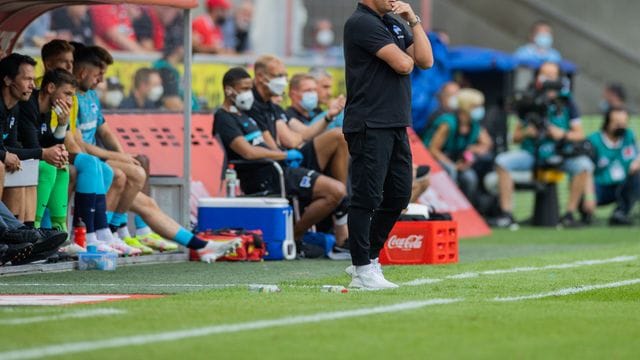 "Das wird eine schwere Woche mit viel Analyse werden", kündigt Herthas Trainer Pal Dardai an. "Das wird eine schwere Woche mit viel Analyse werden", kündigt Herthas Trainer Pal Dardai an.
