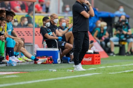 "Das wird eine schwere Woche mit viel Analyse werden", kündigt Herthas Trainer Pal Dardai an.
