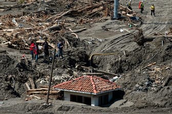 Verheerende Zerstörungen: Rettungskräfte in Bozkurt (Provinz Kastamonu).