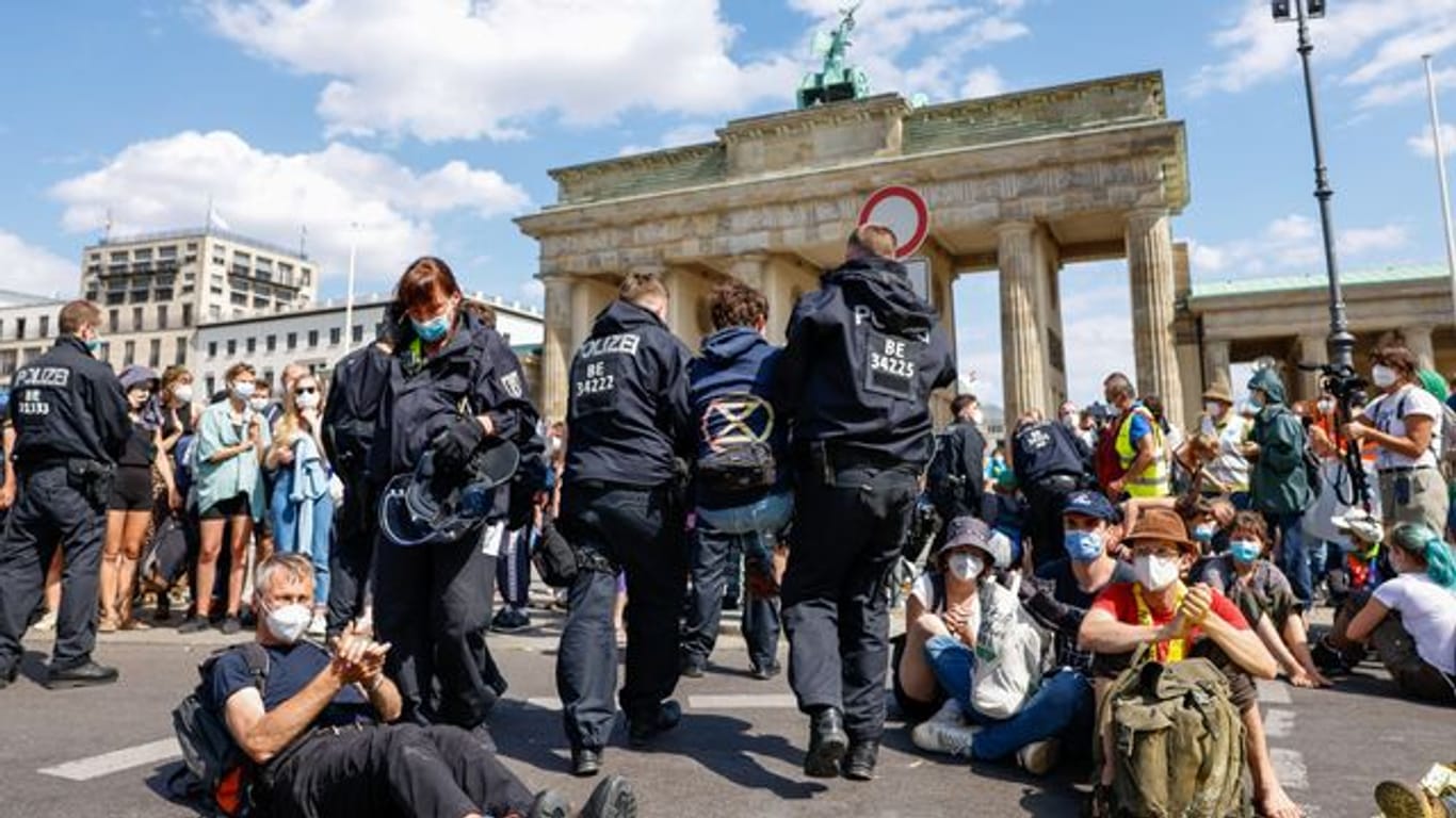 Protestaktion vor dem Brandenburger Tor.