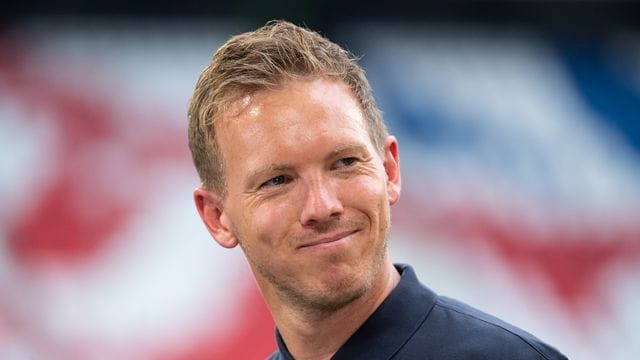 Trainer Julian Nagelsmann trifft mit dem FC Bayern München im Finale des Supercups auf Borussia Dortmund. Trainer Julian Nagelsmann trifft mit dem FC Bayern München im Finale des Supercups auf Borussia Dortmund.