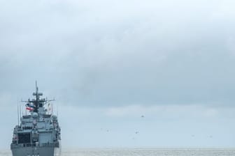 Die Fregatte "Schleswig-Holstein" bricht von Wilhelmshaven aus in Richtung Ägäis auf.