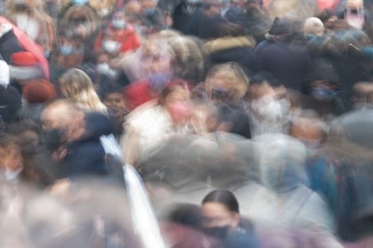 Beim Konfliktthema Zuwanderung sinkt einer Studie zufolge der Anteil der Menschen, die Integration für den richtigen Weg halten.