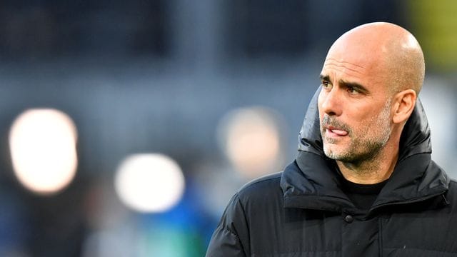 City-Trainer Josep "Pep" Guardiola würdigt die verstorbene Bayern-Legende Gerd Müller. City-Trainer Josep "Pep" Guardiola würdigt die verstorbene Bayern-Legende Gerd Müller.