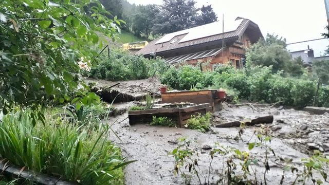 Heftige Gewitter, Hagel und starke Windböen haben wie hier im Ahrntal für Überschwemmungen gesorgt.