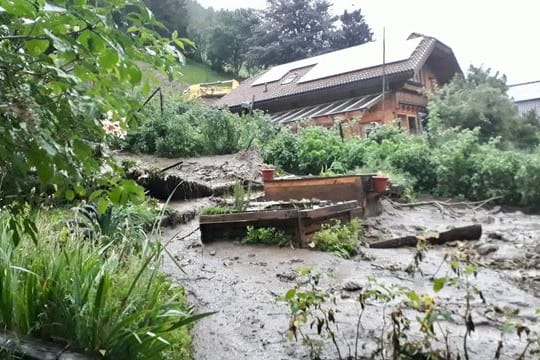 Heftige Gewitter, Hagel und starke Windböen haben wie hier im Ahrntal für Überschwemmungen gesorgt.