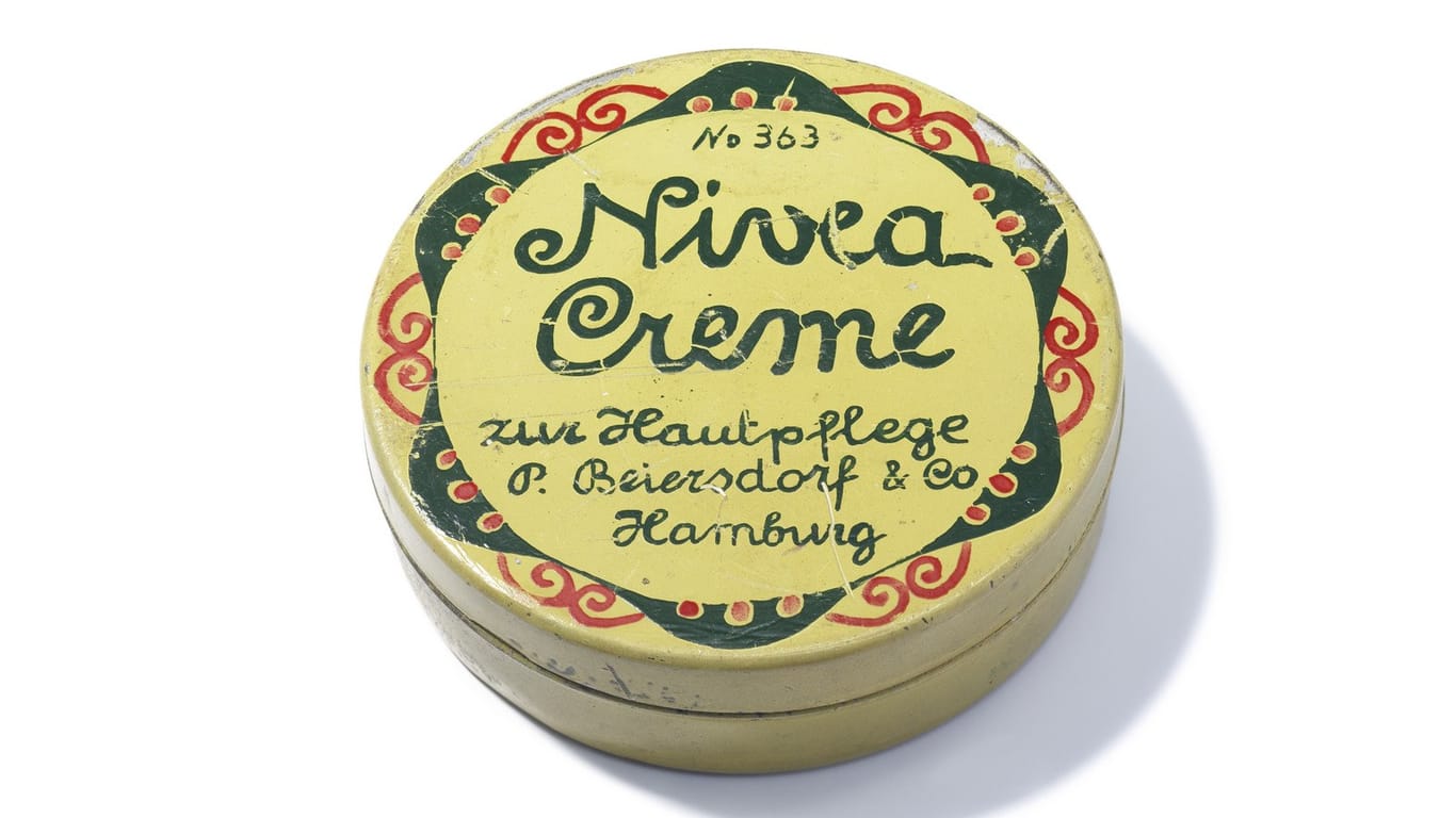 Nivea-Creme im Jahr 1911: Die Farbe gab der Creme ihren Namen.