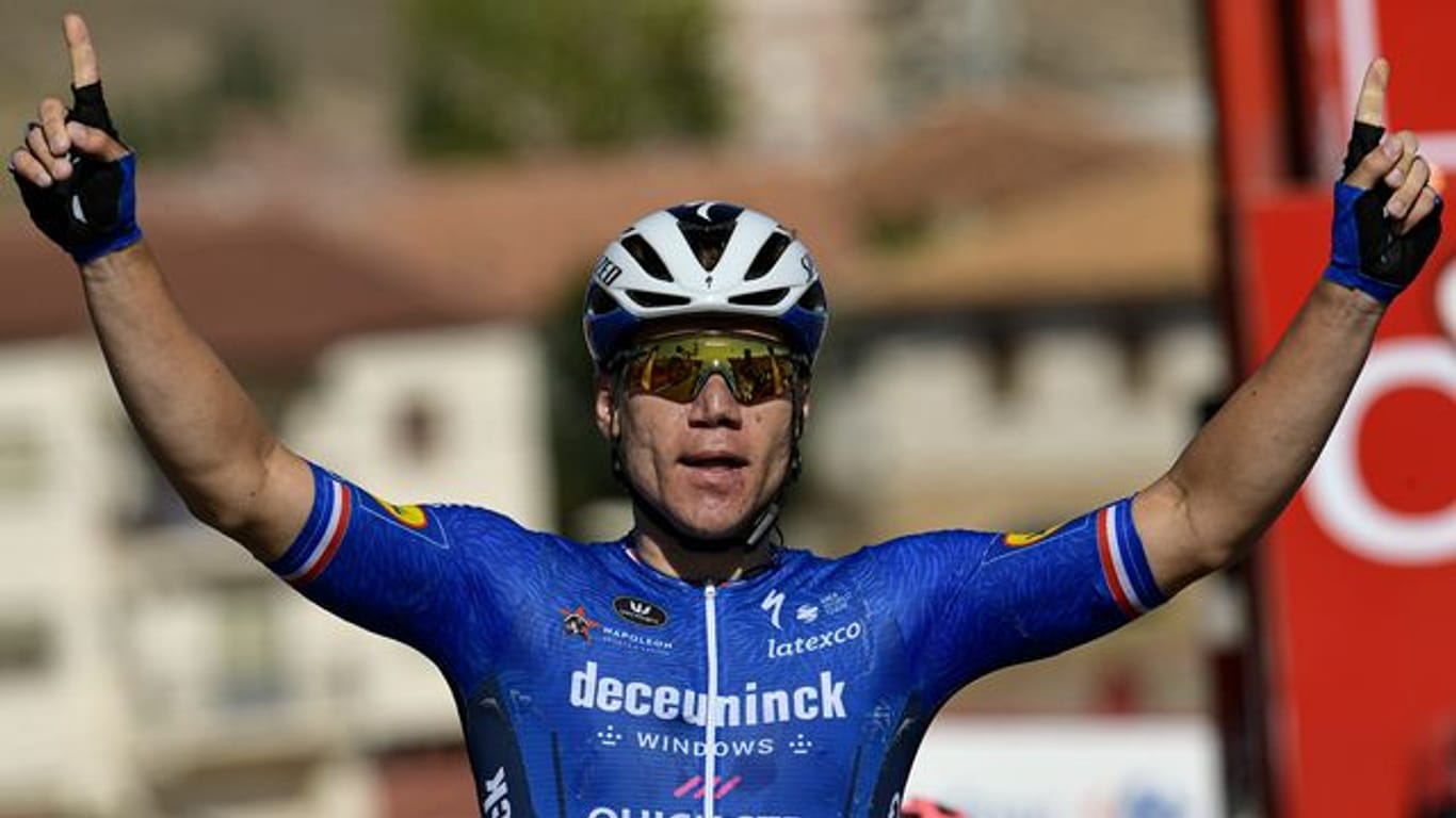 Der Niederländer Fabio Jakobsen feiert, nachdem er die vierte Etappe der Spanien-Rundfahrt gewonnen hat.