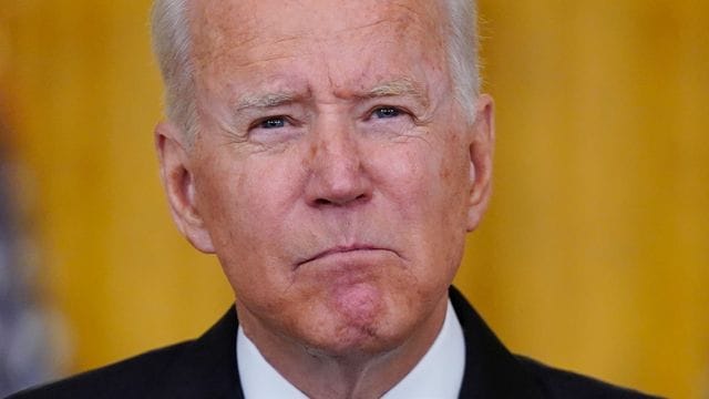 Mit dem chaotischen Abzug aus Afghanistan erinnert Joe Biden einige an seinen ungeliebten Vorgänger.