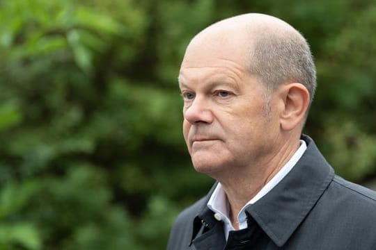 Die Sozialdemokraten um Kanzlerkandidat Olaf Scholz legen zwei Prozentpunkte zu.