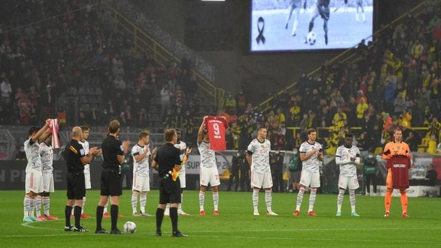 Auch beim DFL-Supercup wurde mit einer Schweigeminute an Gerd Müller gedacht. Auch beim DFL-Supercup wurde mit einer Schweigeminute an Gerd Müller gedacht.