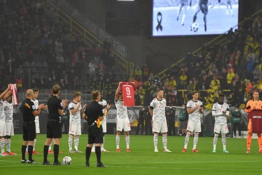 Auch beim DFL-Supercup wurde mit einer Schweigeminute an Gerd Müller gedacht.