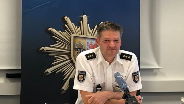 Achim Segebarth, Polizeichef von Rostock, sprach vor Saisonbeginn von einem herausfordernden Jahr .
