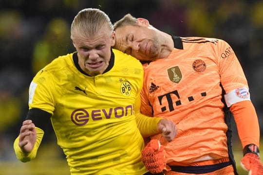 Torwart Manuel Neuer (r) verletzte sich im Supercup gegen den BVB.