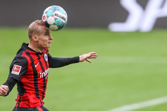 Sebastian Rode fällt nach einem Eingriff am Knie aus.