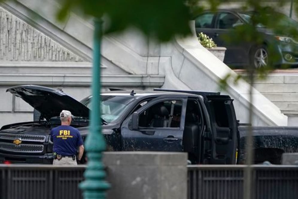 Die Polizei des US-Kapitols untersucht ein verdächtiges Fahrzeug auf eine mögliche Bombe.