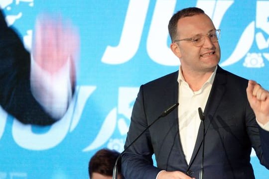 Gesundheitsminister Jens Spahn (CDU) erwägt, allen Bürgern eine Corona-Auffrischimpfung anzubieten.