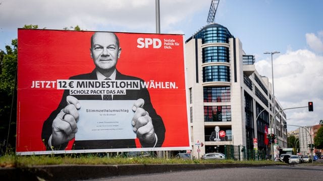 Ein SPD-Wahlplakat vor der Parteizentrale in Berlin.