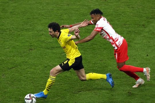 Thomas Delaney (l) wird offenbar vom FC Sevilla umworben.