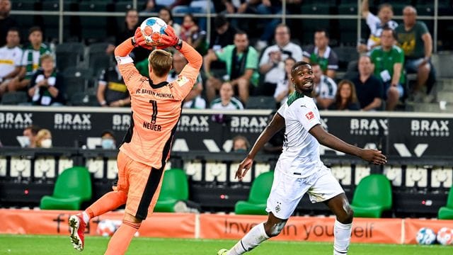 Mönchengladbachs Stürmer Marcus Thuram (r) wird offenbar von Inter Mailand umworben. Mönchengladbachs Stürmer Marcus Thuram (r) wird offenbar von Inter Mailand umworben.
