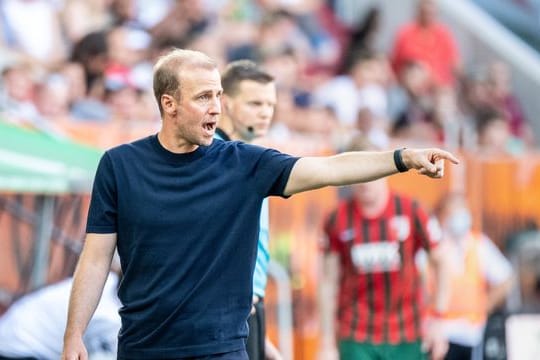 Trainer Sebastian Hoeneß dementierte ein Transfer-Gerücht.