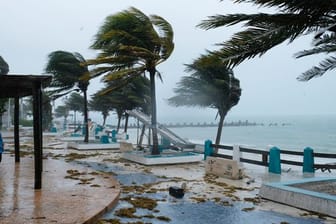 Der Hurrikan "Grace" hat auf der bei Urlaubern beliebten mexikanischen Halbinsel Yucatán bereits weitreichende Stromausfälle verursacht.