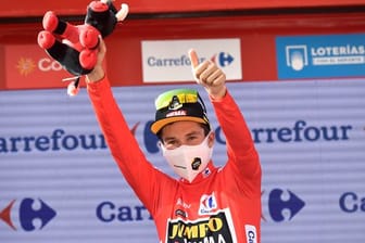 Primoz Roglic im Roten Trikot des Vuelta-Gesamtführenden.