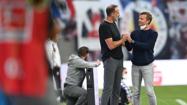 Stuttgarts Trainer Pellegrino Matarazzo (l) und Leipzigs Coach Jesse Marsch kennen sich noch aus US-Zeiten. Stuttgarts Trainer Pellegrino Matarazzo (l) und Leipzigs Coach Jesse Marsch kennen sich noch aus US-Zeiten.