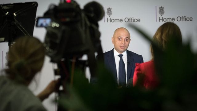 Aus seinem Ministerium stammen die Briefe: Der britische Innenminister Sajid Javid. Aus seinem Ministerium stammen die Briefe: Der britische Innenminister Sajid Javid.