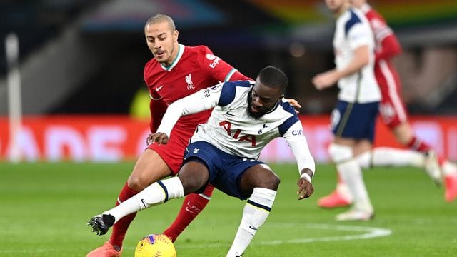 Der FC Bayern ist angeblich an Tottenhams Tanguy Ndombele (v) interessiert. Der FC Bayern ist angeblich an Tottenhams Tanguy Ndombele (v) interessiert.