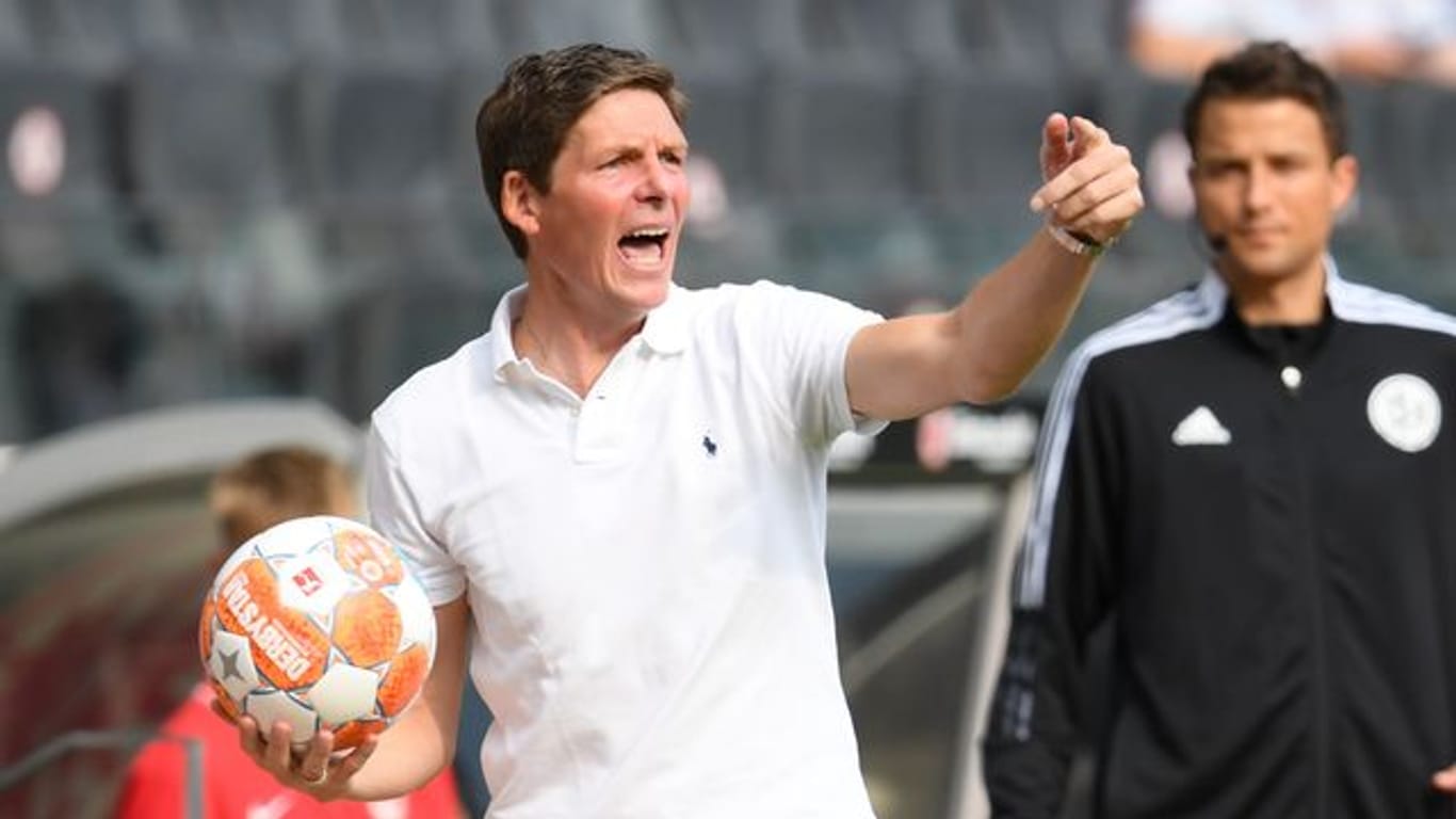 Frankfurts Cheftrainer Oliver Glasner ist mit seinem Team noch sieglos.