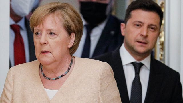 Bundeskanzlerin Angela Merkel ist zu Gast in Kiew beim ukrainischen Präsidenten Wolodymyr Selenskyj. Bundeskanzlerin Angela Merkel ist zu Gast in Kiew beim ukrainischen Präsidenten Wolodymyr Selenskyj.