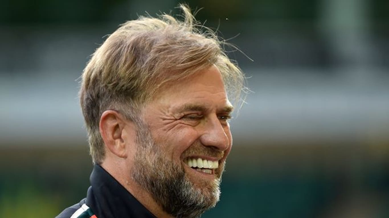 Liverpools Coach Jürgen Klopp ist jetzt ohne Brille unterwegs.