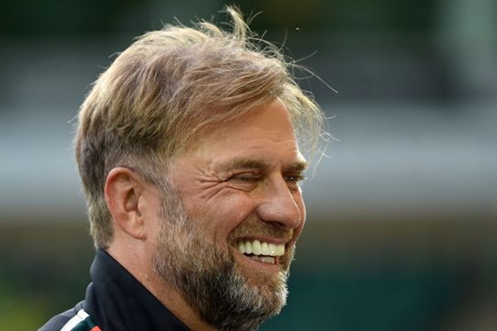 Liverpools Coach Jürgen Klopp ist jetzt ohne Brille unterwegs.