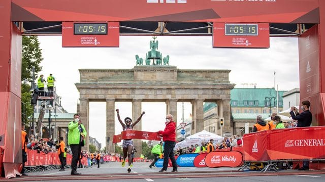 Joyciline Jepkosgei siegte beim Berliner Halbmarathon.