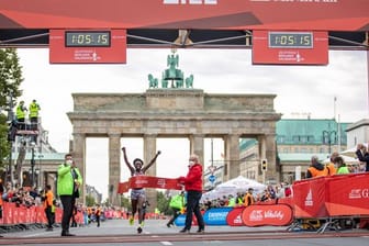 Joyciline Jepkosgei siegte beim Berliner Halbmarathon.