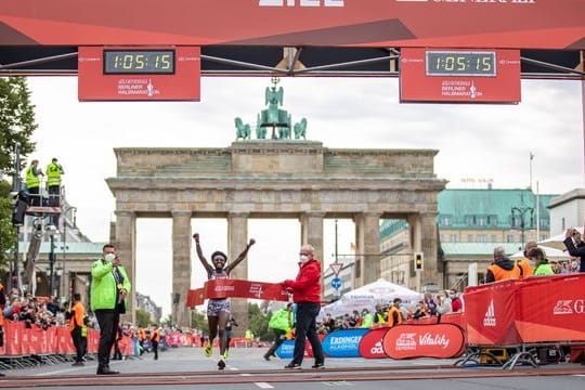 Joyciline Jepkosgei siegte beim Berliner Halbmarathon.