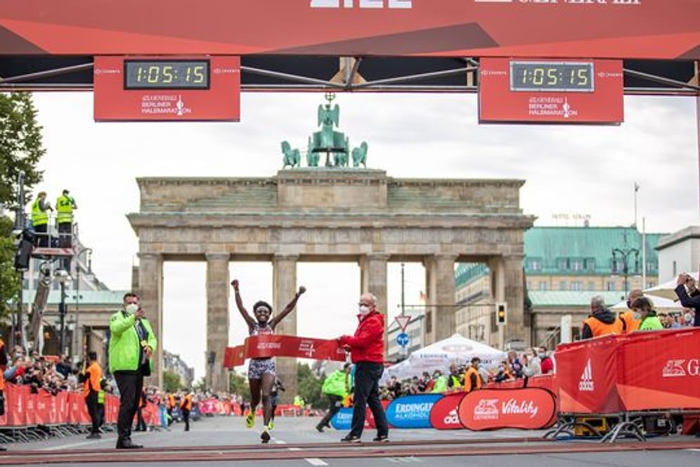 Joyciline Jepkosgei siegte beim Berliner Halbmarathon.